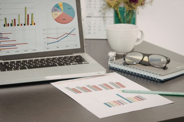 paid vs free backlink tools comparison